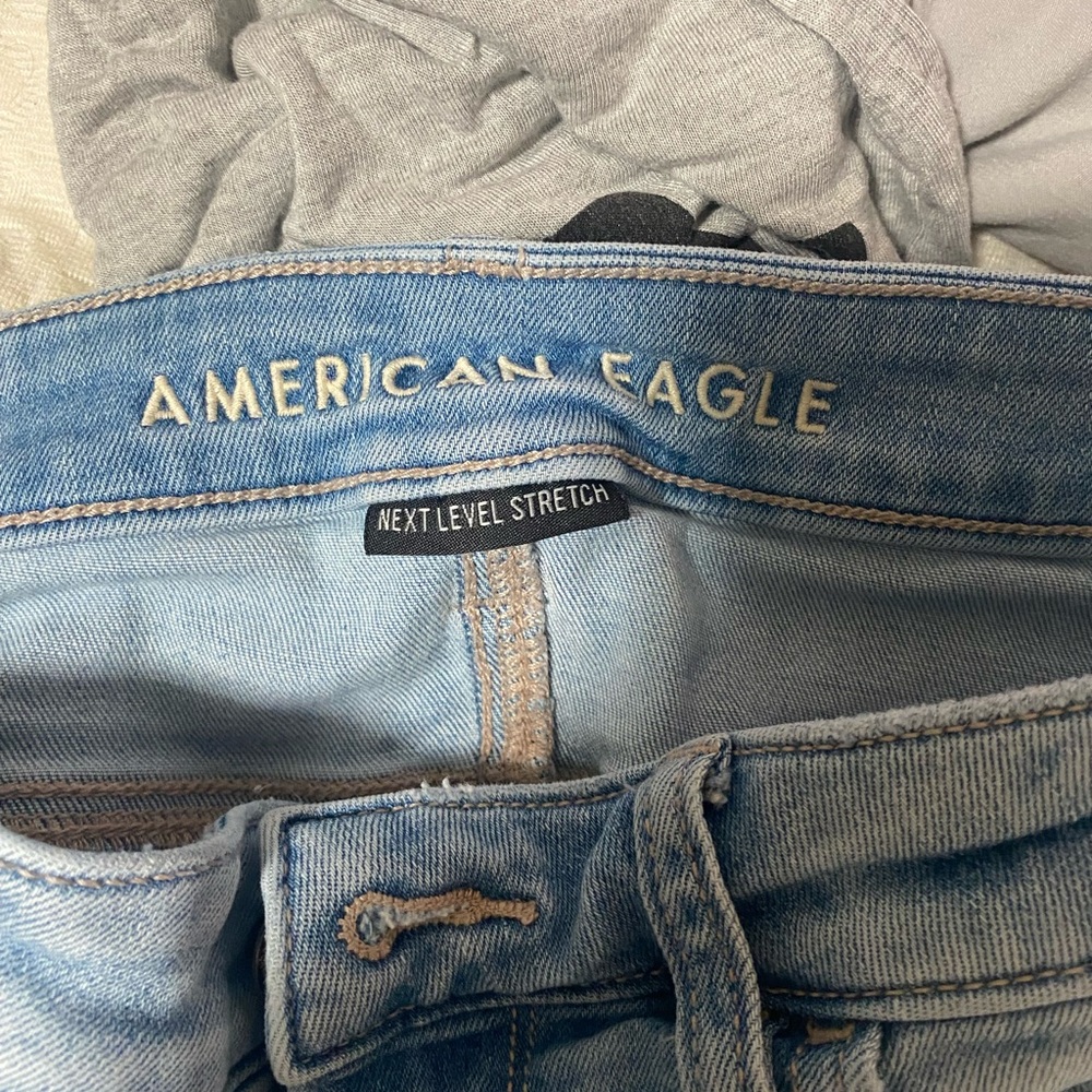 AMERICAN EAGLE JEANS